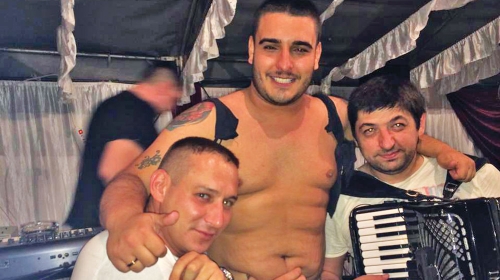 Porodica Lazić u Brestaču slavila do  ranih jutarnjih sati, a celo selo priča kako se  tako dobro slavlje nikada neće zaboraviti