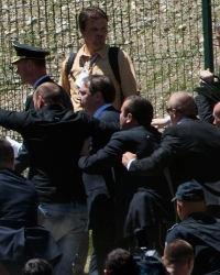 Napad na premijera Vučića u Potočarima Foto: Tanjug / Zoran Žestić i Srđan Ilić 11.7.