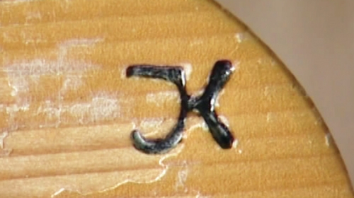 Josip  Komljenović  tvrdi da je ovaj njegov logo Karleuša prekopirala