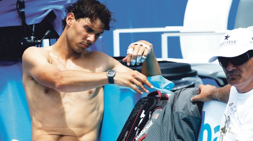 Rafael Nadal vežba  sa ujkom Tonijem