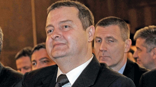 Iz ovoga  ja izvlačim velike pouke da treba da vodim računa s kim se sastajem i da moram da imam dobre službe: Dačić