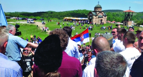 Maskirno je u modi: Devojke prošetale Ravnom Gorom