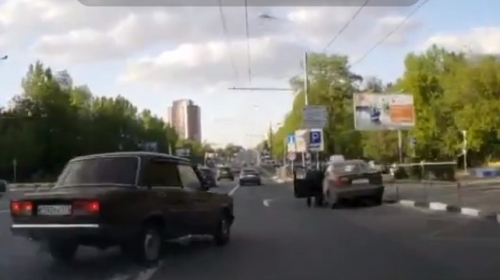 Auto izgubio kontrolu na putu