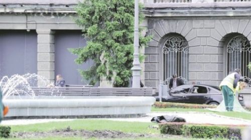 Sreda, 7. maj. Vreme 9.29 - Predsednički “mercedes” lagano iz Ulice kralja Milana skreće ka Generalnom sekretarijatu predsednika