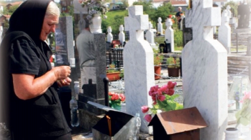 Porodice posetile grobove stradalih