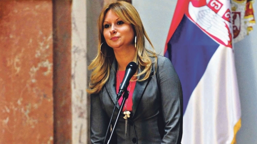 Letuje s drugaricama:  Aleksandra Jerkov
