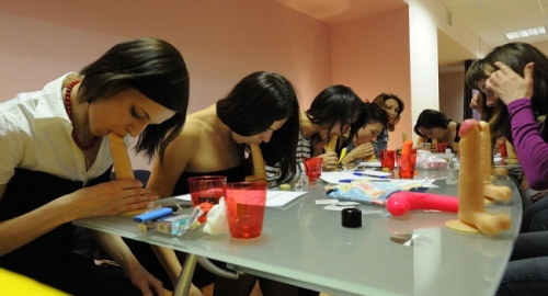 Lekcija oralnog seksa Foto:http://redhotrussia.com/oral-sex-lessons-moscow/