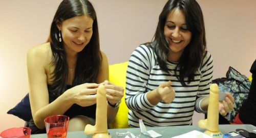 Lekcija oralnog seksa Foto:http://redhotrussia.com/oral-sex-lessons-moscow/