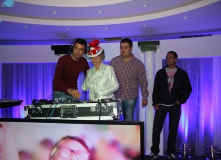 EVA RAS kao DJ