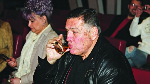 Milutin Mrkonjić i čašica