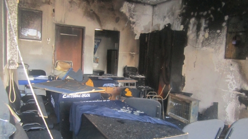 Na prostorijama su polupani prozori i ubačen je molotovljev koktel
