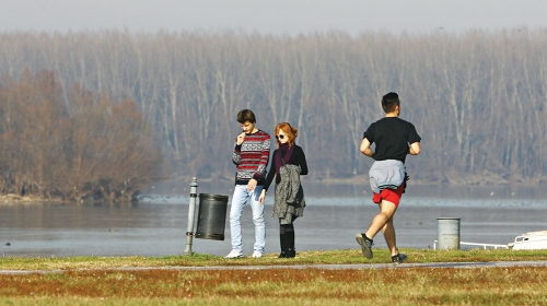 Prave zime i snega  zasad nema ni u  najavi, a epidemiolozi upozoravaju na to da je  ovakvo vreme idealno za širenje virusa i in