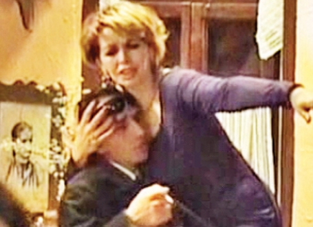 Gordana privila Ekrema na bujne grudi