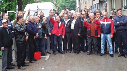 Tužili državu  za diskriminaciju:  Niški borci juče  ispratili svog advokata u Strazbur