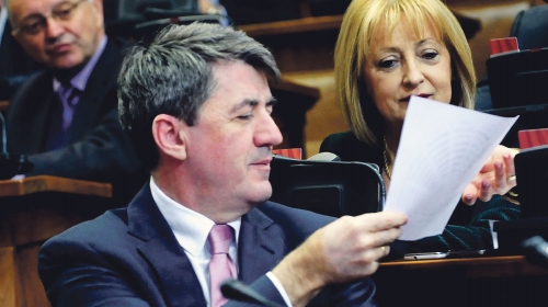 Obradović sve  poslanike ima na papiru