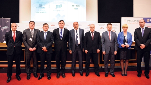 Učesnici samita ministara finansija i guvernera država regiona