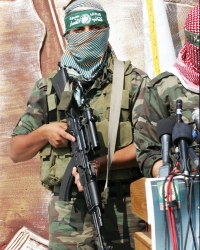 Vojno krilo Hamasa: Pripadnik brigade Izadin al Kasam