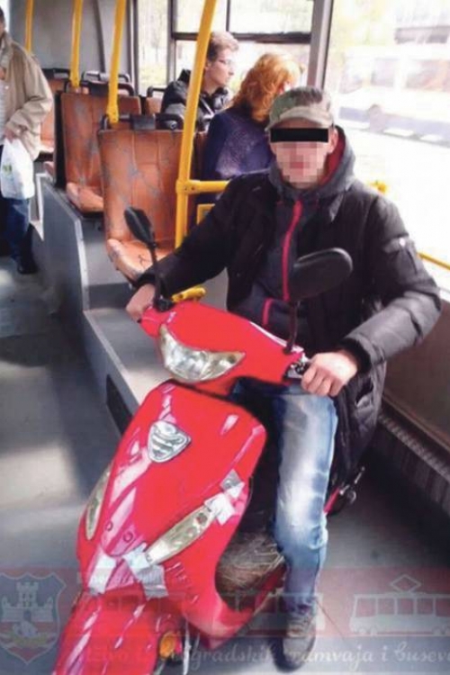 Neverovatni prizori iz GSP-a / Foto:  Uživo iz beogradskih tramvaja i buseva