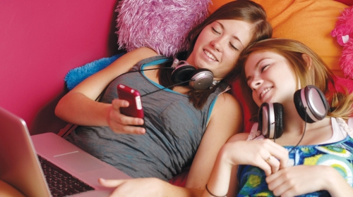 Samo jedan odsto učenika nema mobilni telefon