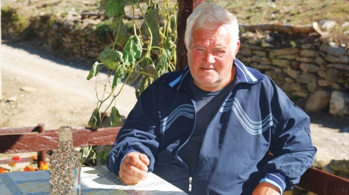 Kada se rodio, Milorad Pantelić  upisan i kao Momčilo Rančić.  Zavrzlama nastala usled  nesuglasica njegovog oca i dede po majci