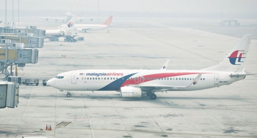 Sistemi za komunikaciju ugašeni u razmaku  od 14 minuta, što ukazuje na to da „boing 777“  sa 239 putnika nije imao tehnički kva