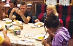 U kini jedu  pse, a u  Lisoviću insekte