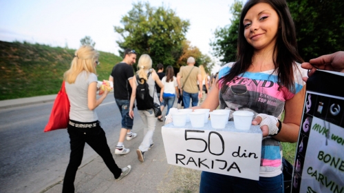 Ovo nemaju kod  kuće: Rakija za 50 dinara