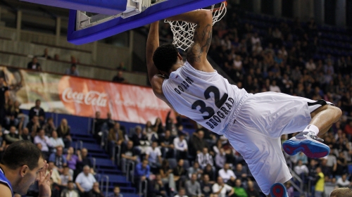 Zaukcan Široki: Dru Gordon