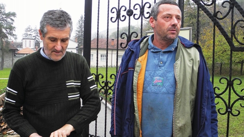 Na grob dolaze i vernici i nevernici: Mladenović
