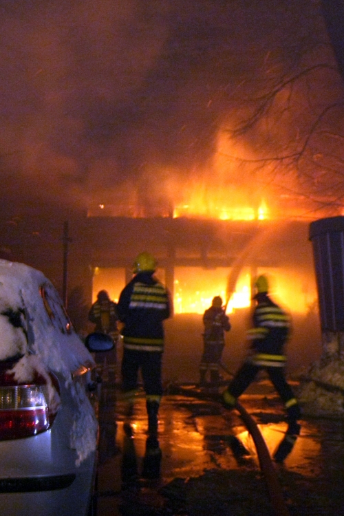 Vatrogasci se bore sa vatrenom stihijom!