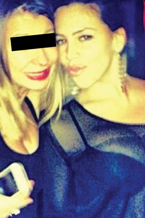Ostojićeva  je na „tviteru“ objavila  fotografiju  na kojoj joj se  vidi pozamašni  dekolte