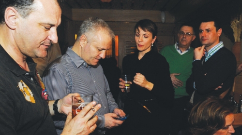 Na Kopaoniku smo „uz pljuge i  pivo raspravljali mnoge stvari  i kužili svijet“: Aleksandar Vlahović i Mlađan Dinkić u akciji