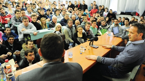 Studenti su uživali  u Sinišinom  predavanju
