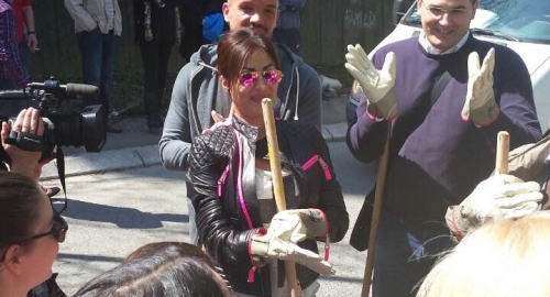 Svetlana Ceca Ražnatović u akciji čišćenja Beograda | Foto: B. Radulović