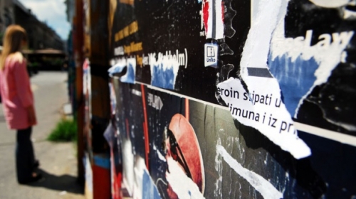 Iscepani plakat sa uputstvom