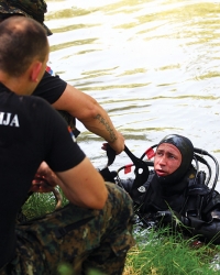Ronioci izvukli  telo dečaka 300  metara od kuće