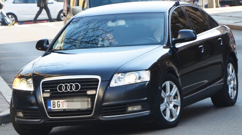Načelnici policije emotivno vezani  za „audi A6“,  BMW 5 i  „micubiši  pajero“