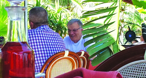 Tomislav Karadžić sa plaže prati dešavanja u fudbalu