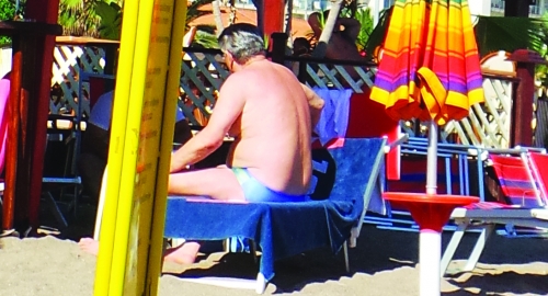 Tomislav Karadžić sa plaže prati dešavanja u fudbalu