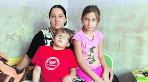 Aleksandra Maksimovic sa ćerkom Anđelom i sinom Mihajlom
