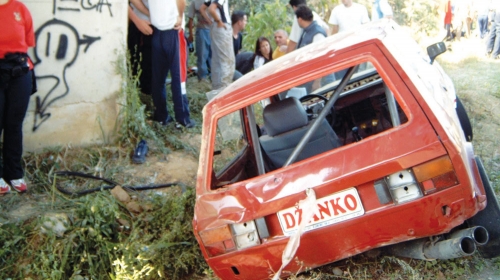 Žena  poginula  štiteći  sedmogodišnju devojčicu  u publici