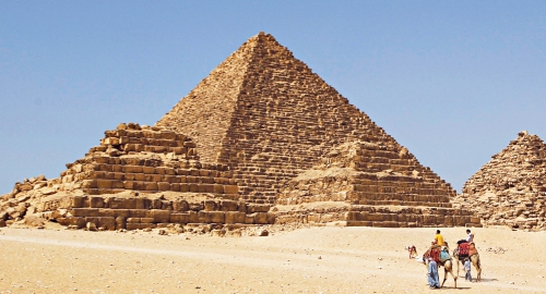 Piramide u Gizi su  stare najmanje 4.000  godina i magnet su za turiste iz celog sveta