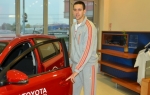 Vasilije Micić preuzima nagradu