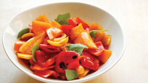 Salata od kiselih paprika i plavog paradajza