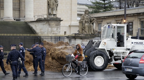 Jahački centri protestuju već više od godinu dana zbog povećanja PDV-a sa sedam na 20 odsto