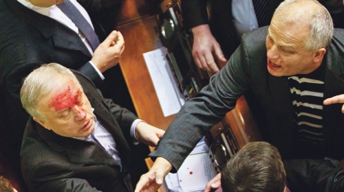 Tuča, krv i ukazivanje pomoći!