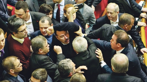 Tuča, krv i ukazivanje pomoći!