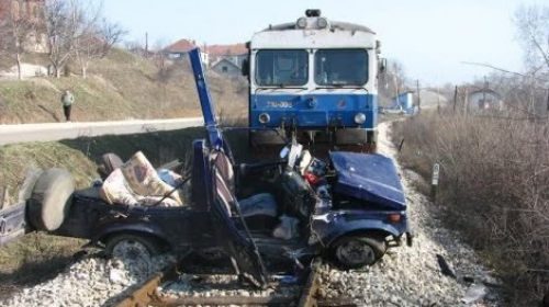 Voz naleteo na džip