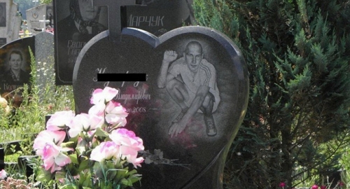 Nadgrobni spomenici ruskih mafijaša Foto: sadanduseless.com | Foto: 