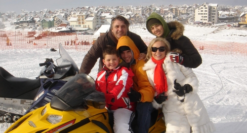 Lepa Brena sa porodicom